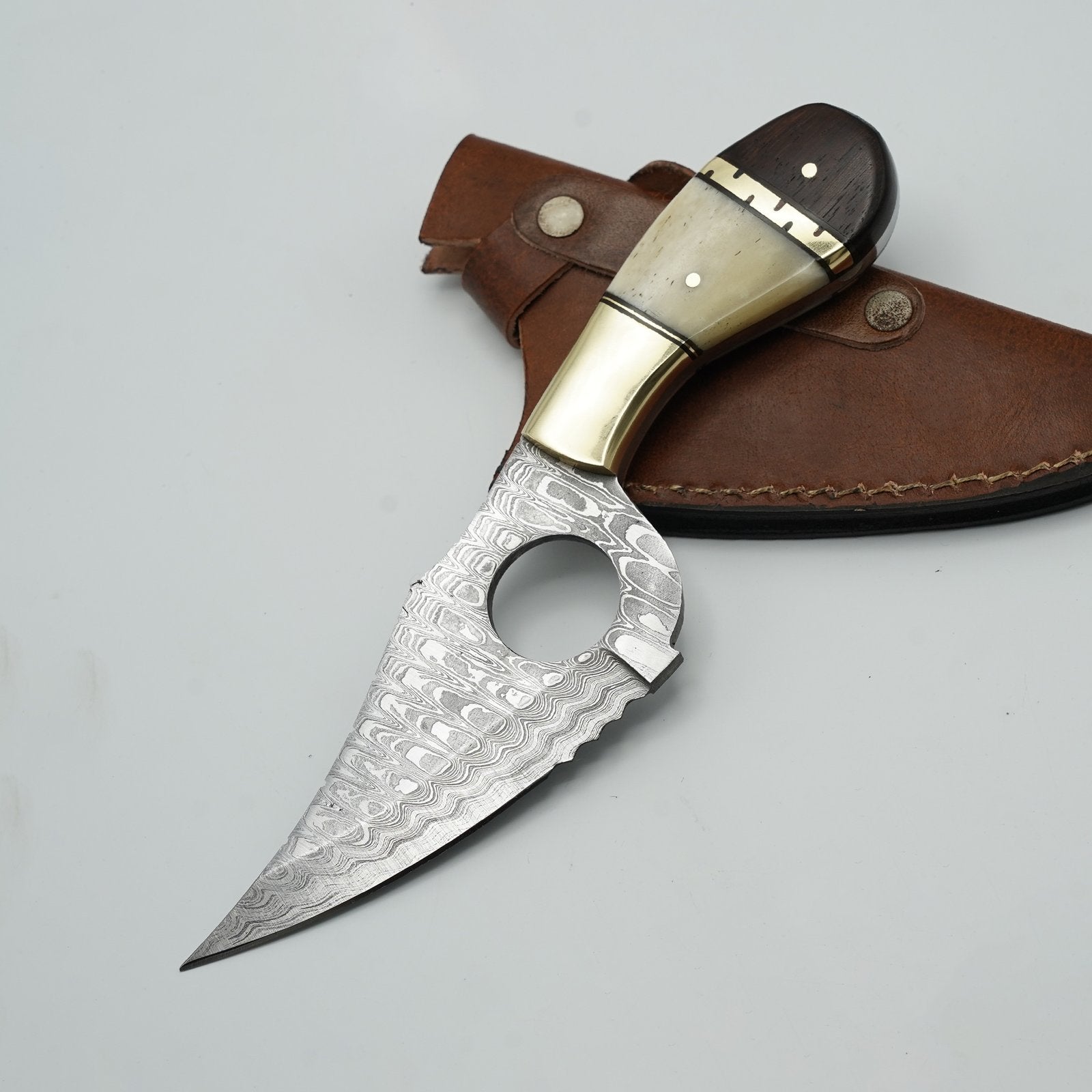 Damascus Short Skinner Knife: Your Versatile Outdoor Companion